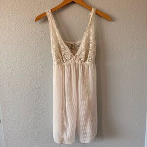 Vintage In Bloom Light Pink Cream Butterfly Lace Nightgown Women's Size Large
